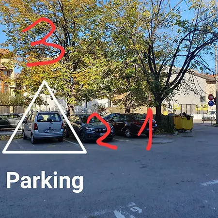 Art With Treasure Hunt, Free Parking & Self Check-in *