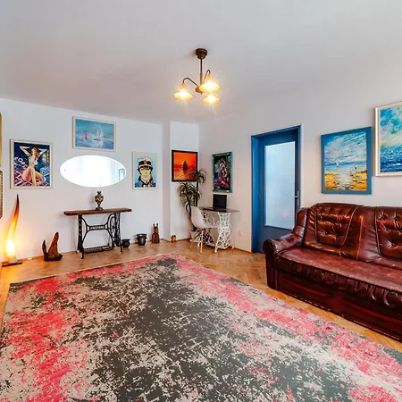 Art With Treasure Hunt, Free Parking & Self Check-in * Constanţa