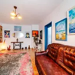 Art With Treasure Hunt, Free Parking & Self Check-in Constanţa