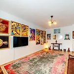 Art With Treasure Hunt, Free Parking & Self Check-in Lejlighed