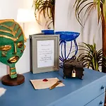 Art With Treasure Hunt, Free Parking & Self Check-in