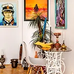 Art With Treasure Hunt, Free Parking & Self Check-in דירה