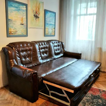 Live In An Art Gallery - Location Apartment