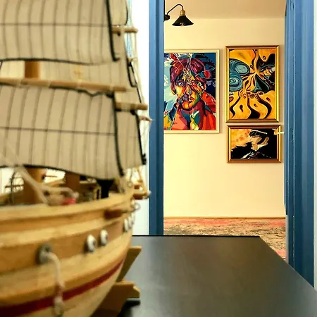 Live In An Art Gallery - Location Apartment