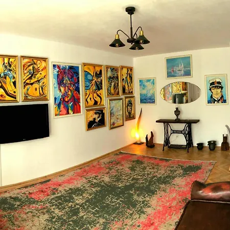 Live In An Art Gallery - Location *