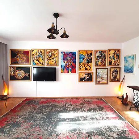 Live In An Art Gallery - Location Apartment