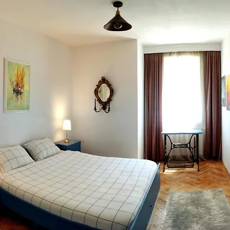 Apartment Live In An Art Gallery - Location