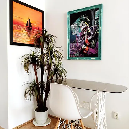 Live In An Art Gallery - Location Constanta