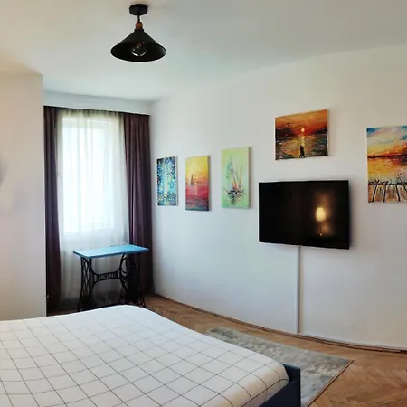 Live In An Art Gallery - Location *