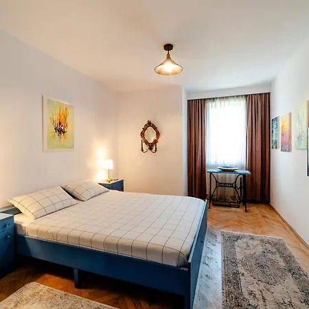 Art With Treasure Hunt, Free Parking & Self Check-in Apartmán *