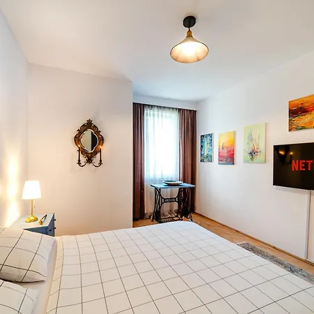 Art With Treasure Hunt, Free Parking & Self Check-in Apartmán *