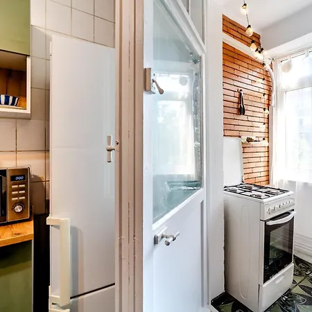 Art With Treasure Hunt, Free Parking & Self Check-in *