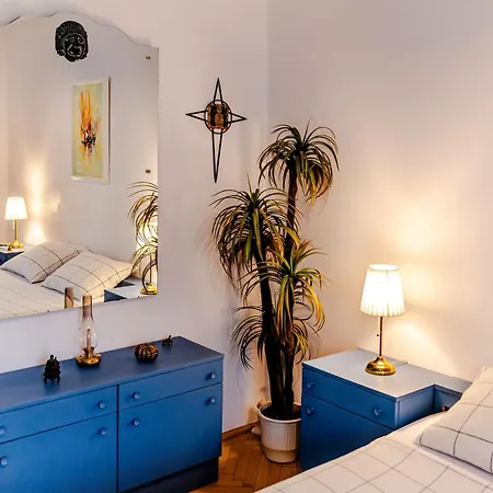 Art With Treasure Hunt, Free Parking & Self Check-in Apartmán