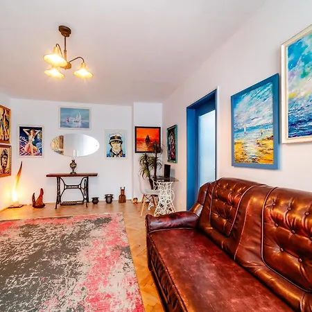 Art With Treasure Hunt, Free Parking & Self Check-in Constanţa