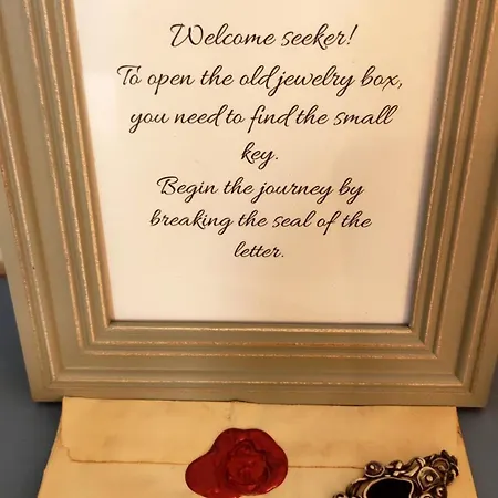 Art With Treasure Hunt, Free Parking & Self Check-in *