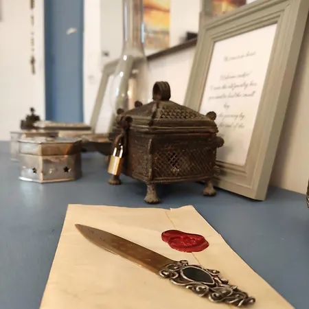 Art With Treasure Hunt, Free Parking & Self Check-in Apartment *