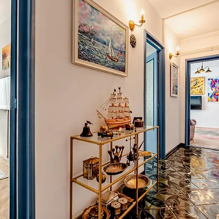 Art With Treasure Hunt, Free Parking & Self Check-in