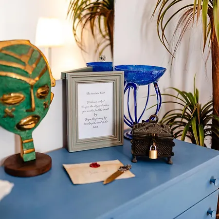 Art With Treasure Hunt, Free Parking & Self Check-in