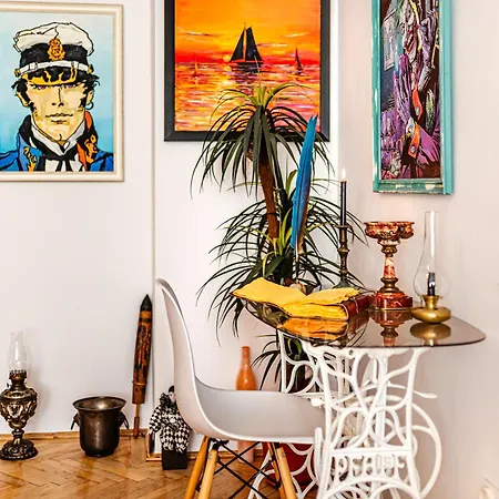 Art With Treasure Hunt, Free Parking & Self Check-in Apartmán