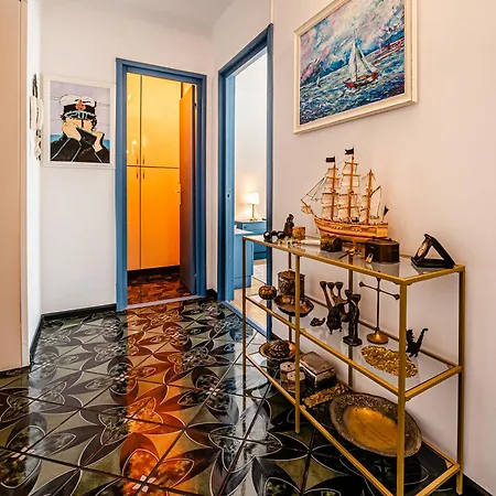 Art With Treasure Hunt, Free Parking & Self Check-in Apartmán *