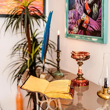 Art With Treasure Hunt, Free Parking & Self Check-in Constanţa