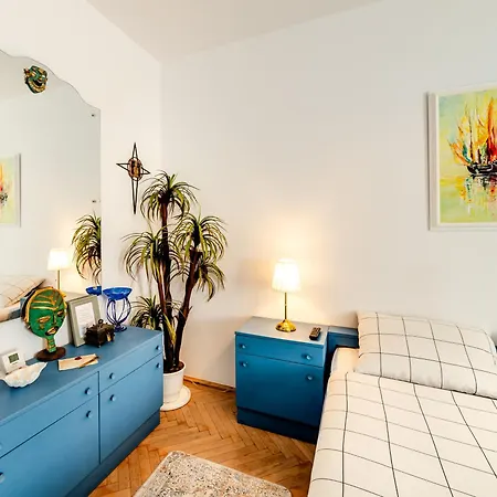 Art With Treasure Hunt, Free Parking & Self Check-in Apartmán *