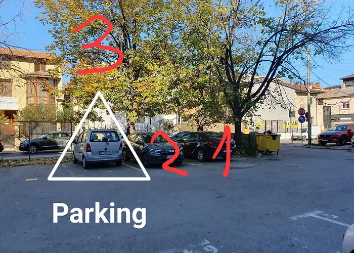 Art With Treasure Hunt, Free Parking & Self Check-in *