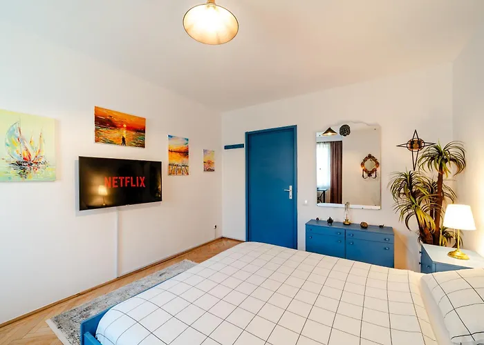 Apartman Art With Treasure Hunt, Free Parking & Self Check-in