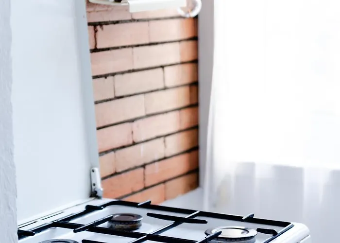 Art With Treasure Hunt, Free Parking & Self Check-in Apartment *