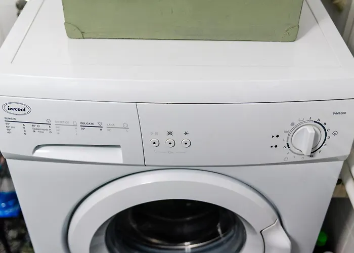 Art With Treasure Hunt, Free Parking & Self Check-in *