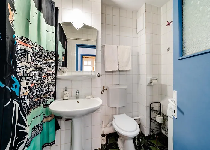 Apartment Art With Treasure Hunt, Free Parking & Self Check-in