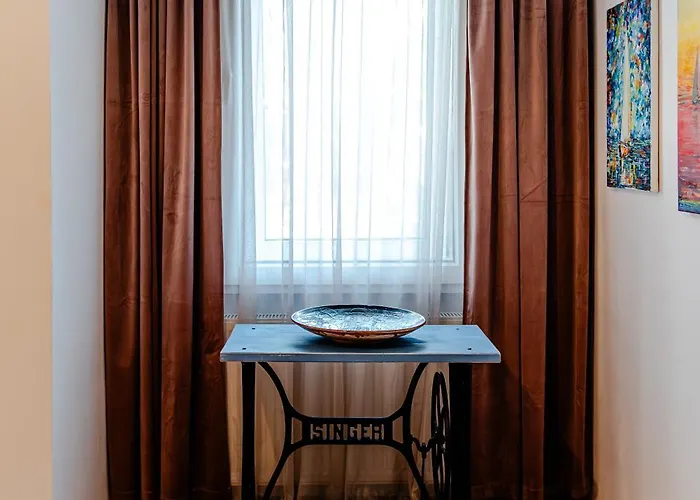 Apartman Art With Treasure Hunt, Free Parking & Self Check-in