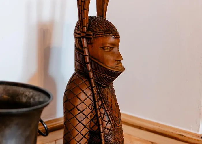 Apartment Art With Treasure Hunt, Free Parking & Self Check-in *