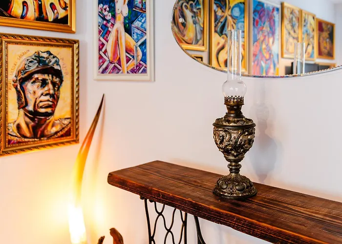 Апартаменты Art With Treasure Hunt, Free Parking & Self Check-in *