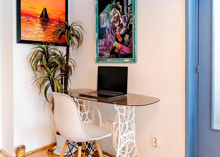 Апартаменты Art With Treasure Hunt, Free Parking & Self Check-in Констанца