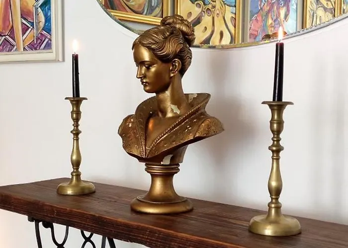 Art With Treasure Hunt, Free Parking & Self Check-in Констанца